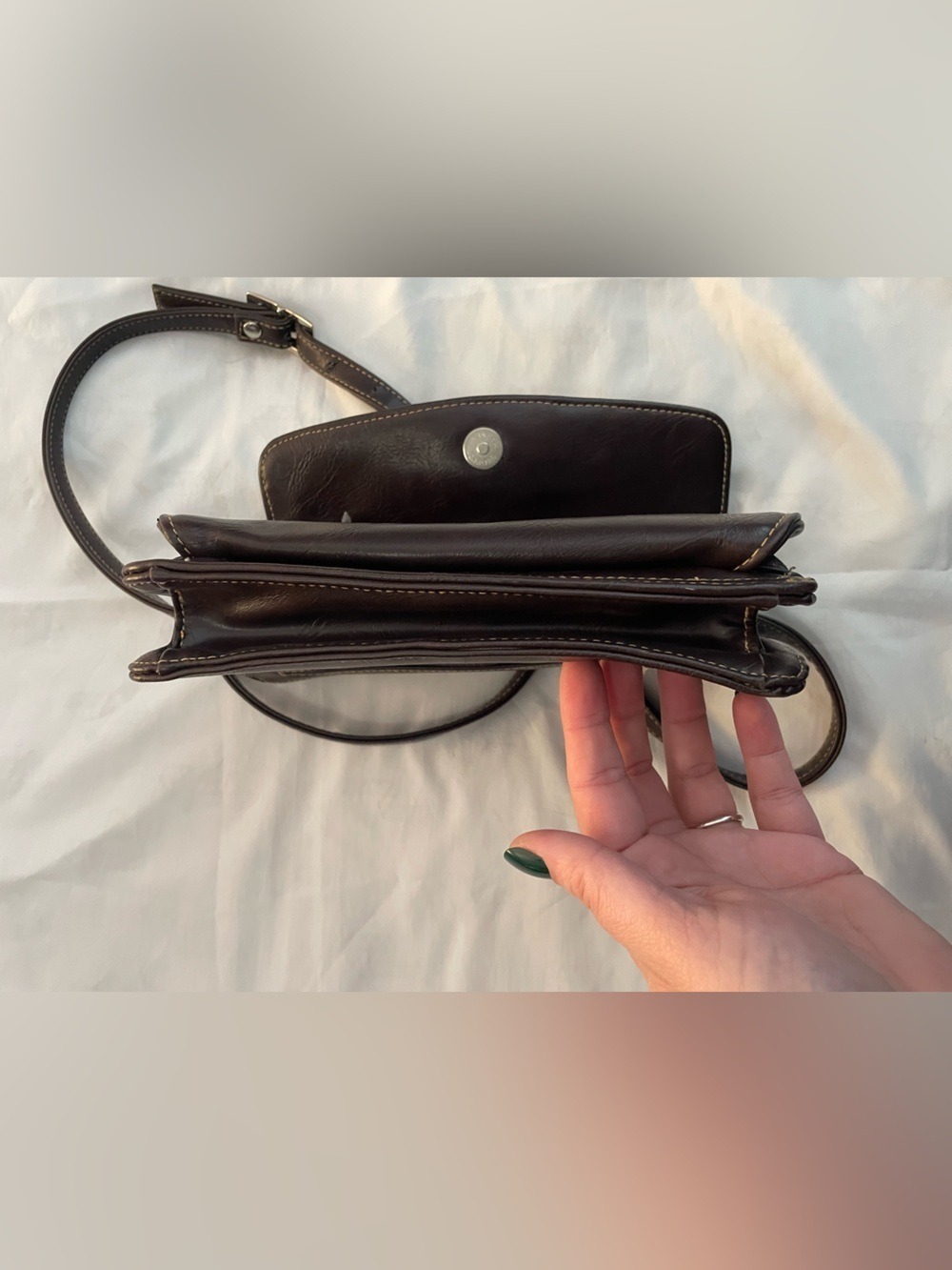 Classic Brown Leather Crossbody Bag - Timeless Everyday Style - Picture 7 of 7